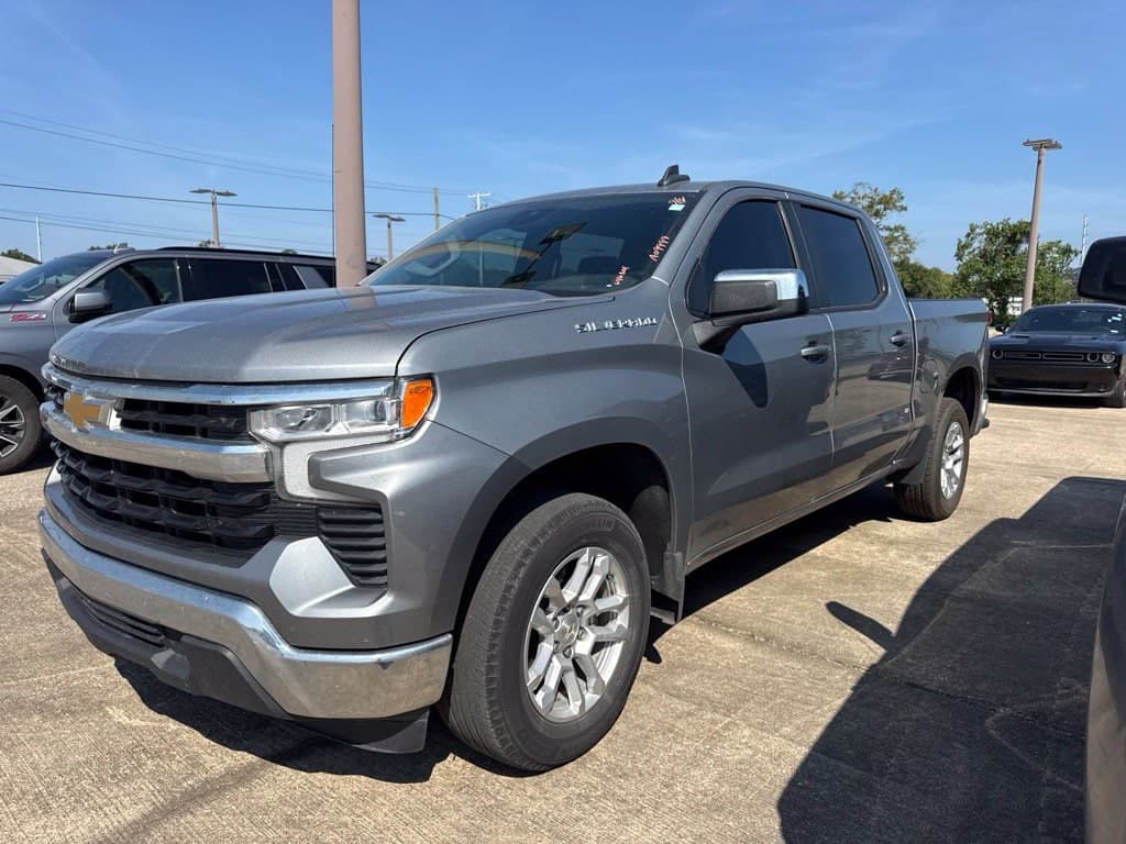 2024 Chevrolet Silverado 1500 LT — photo 1 of 3