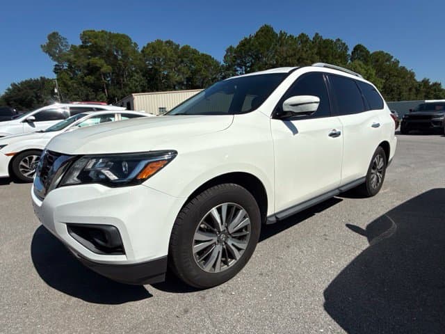 2019 Nissan Pathfinder Base — photo 1 of 3