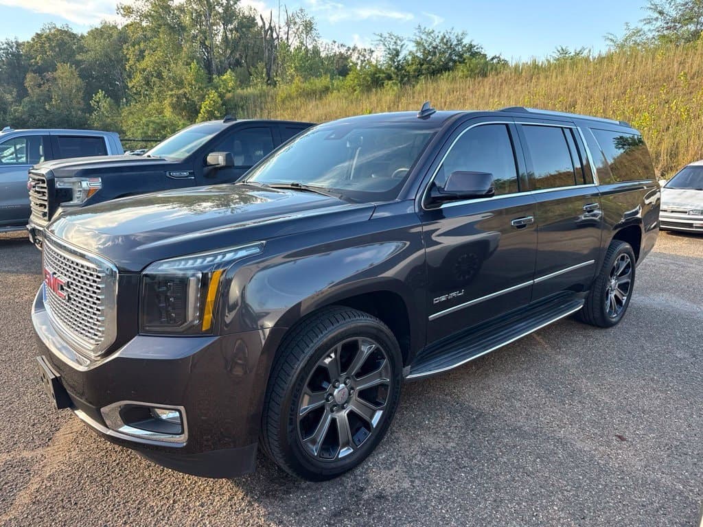 2016 GMC Yukon XL Denali — photo 1 of 20