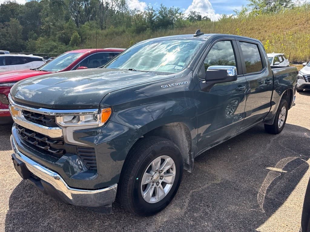 2025 Chevrolet Silverado 1500 LT — photo 1 of 22