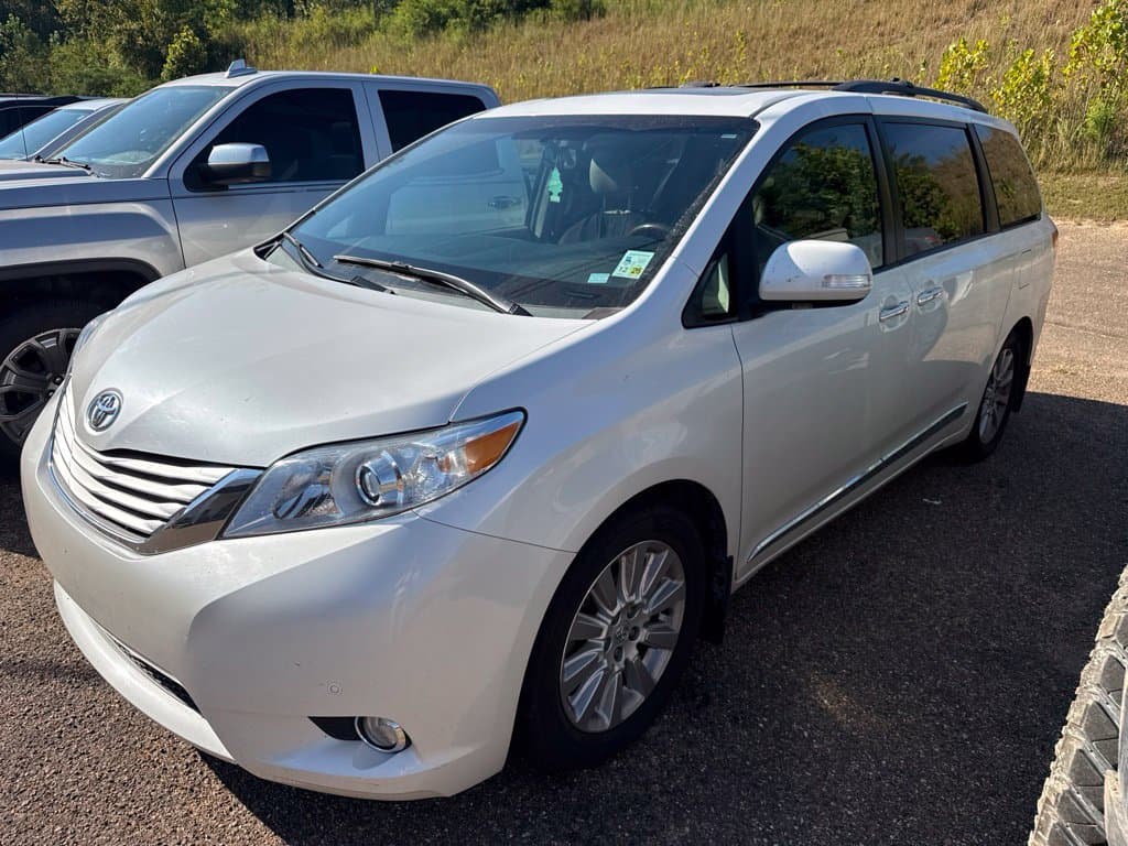 2014 Toyota Sienna XLE — photo 1 of 8