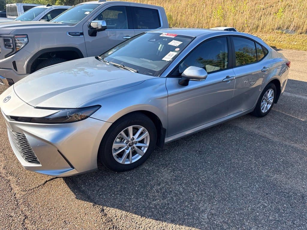 2026 Toyota Camry LE — photo 1 of 21