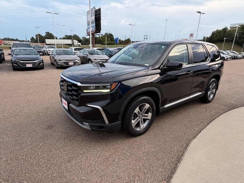 2023 Honda Pilot EX-L 8 Passenger — photo 1 of 43
