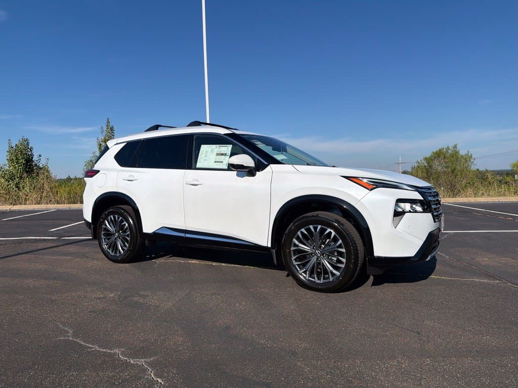 2026 Nissan Rogue Platinum — photo 1 of 28