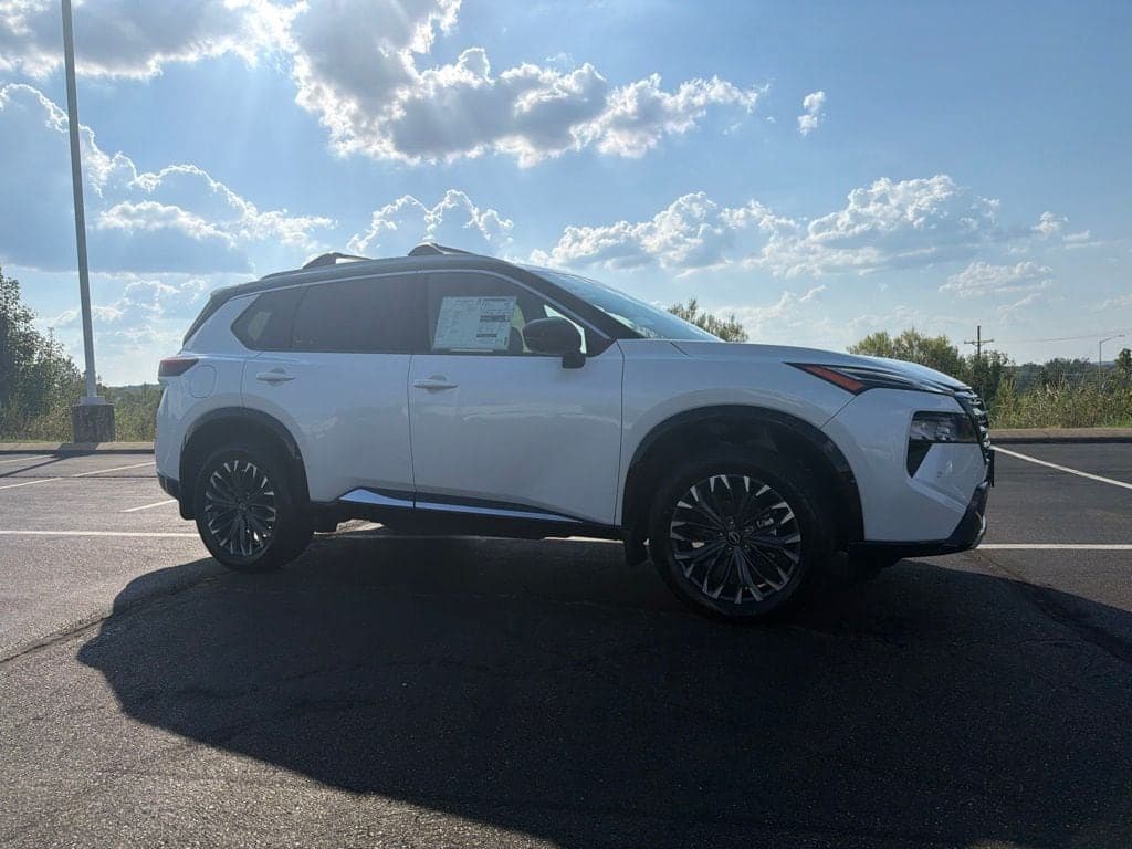 2026 Nissan Rogue Platinum — photo 1 of 27