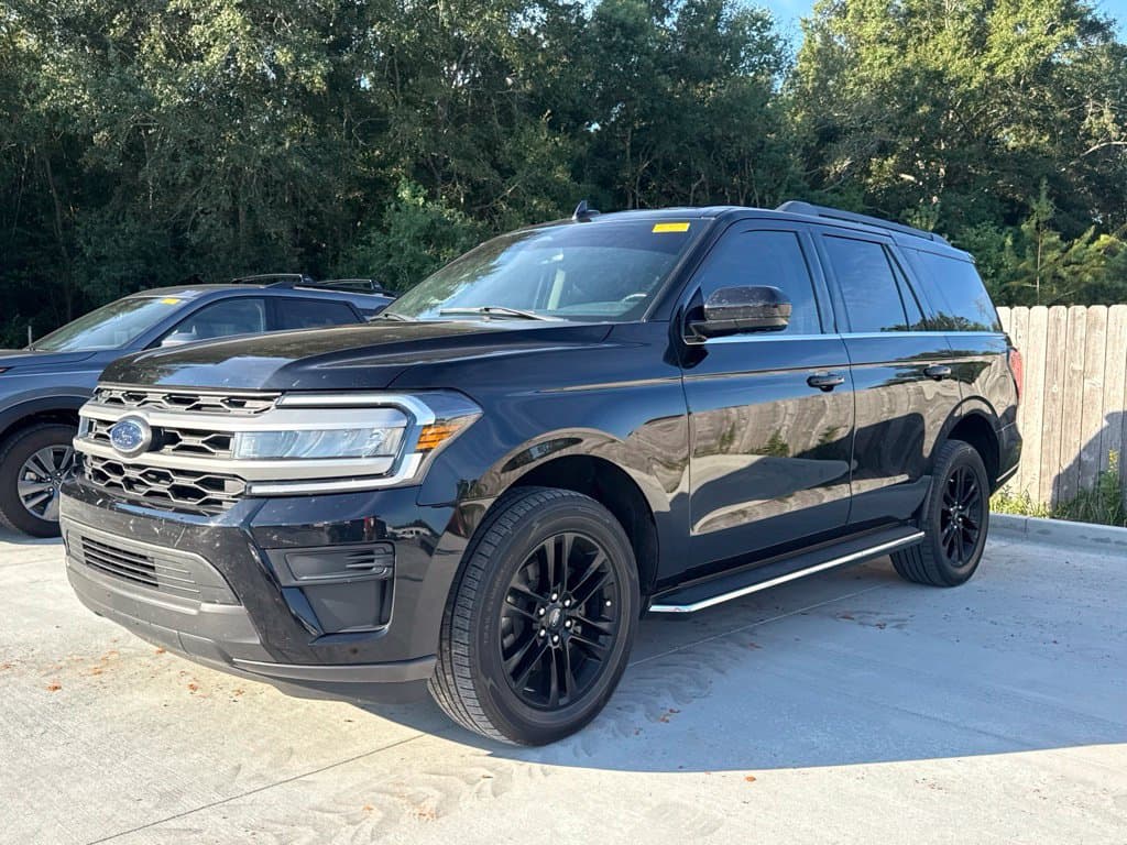 2023 Ford Expedition XLT — photo 1 of 3