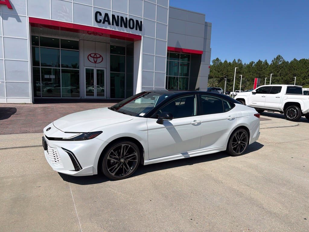 2025 Toyota Camry XSE — photo 1 of 14