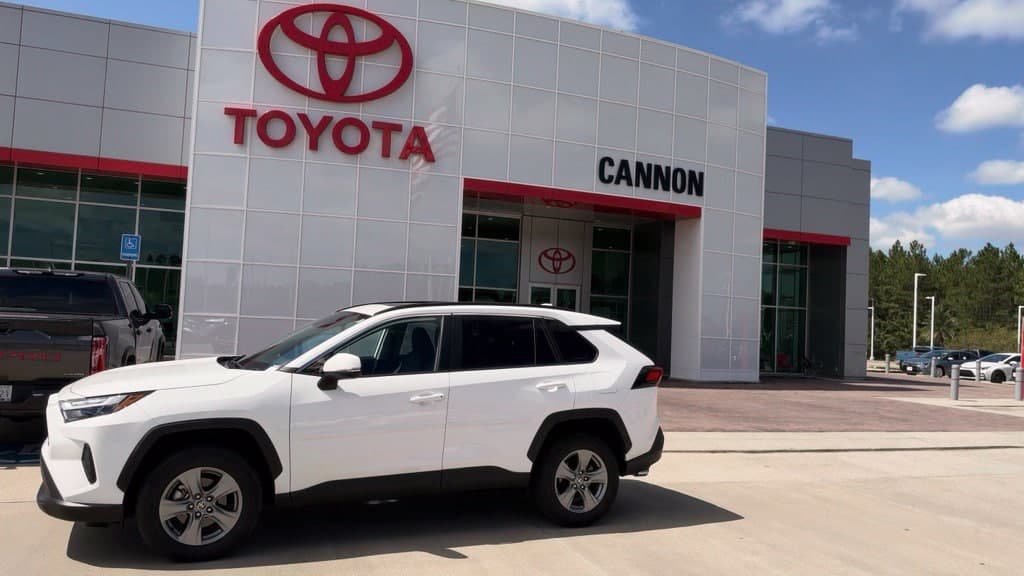 2025 Toyota RAV4 XLE — photo 1 of 8