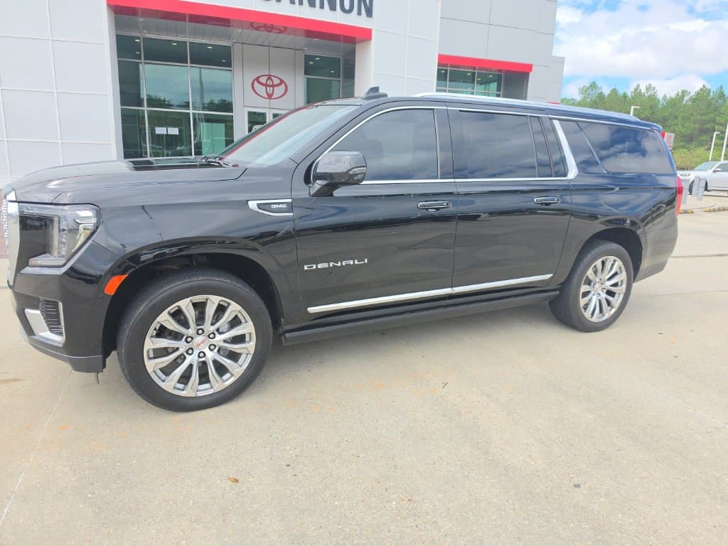 2022 GMC Yukon XL Denali — photo 1 of 3
