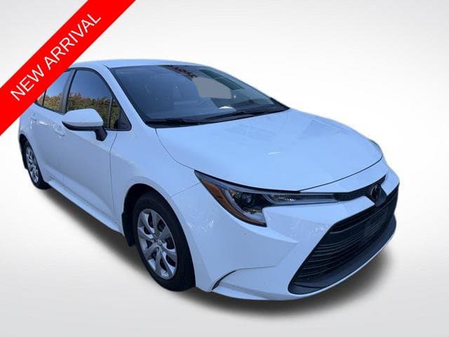 2025 Toyota Corolla LE — photo 1 of 10
