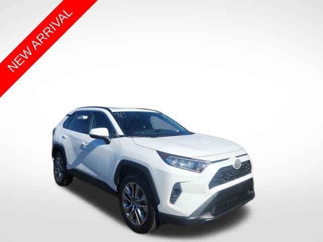 2020 Toyota RAV4 XLE Premium — photo 1 of 13