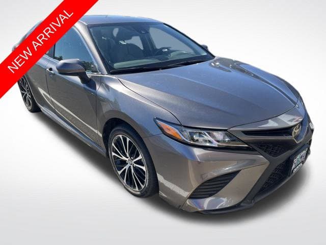 2020 Toyota Camry SE — photo 1 of 9