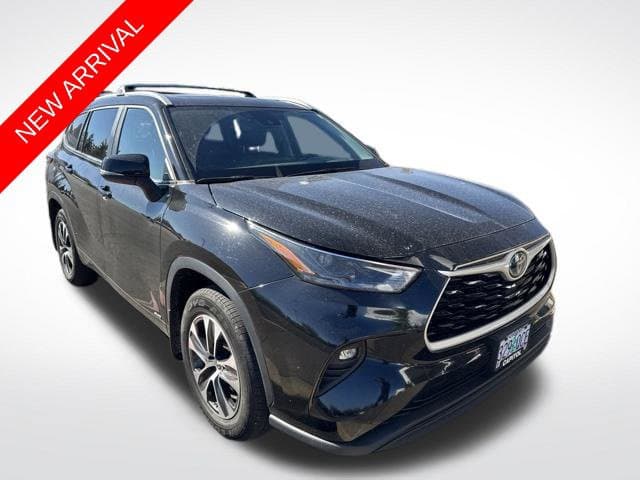 2024 Toyota Highlander Base — photo 1 of 12