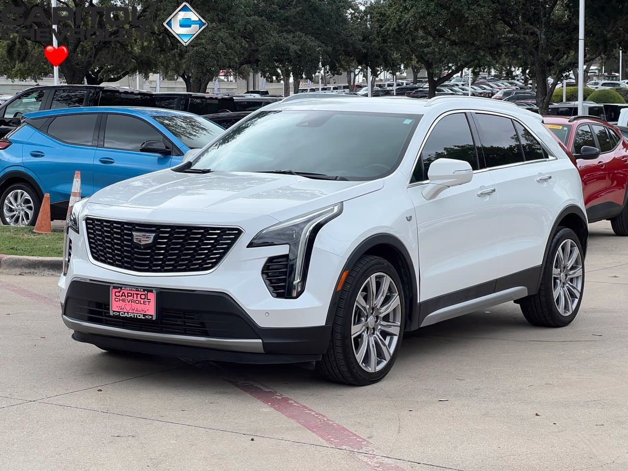 2023 Cadillac XT4 FWD Premium Luxury — photo 1 of 28