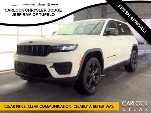 2023 Jeep Grand Cherokee Laredo — photo 1 of 11