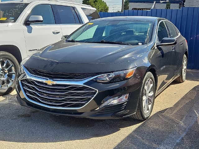 2023 Chevrolet Malibu LT — photo 1 of 5