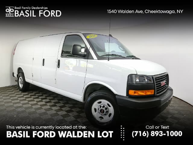 2025 GMC Savana Cargo Van Base — photo 1 of 29