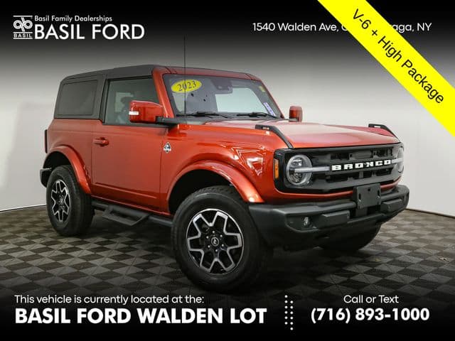 2023 Ford Bronco Outer Banks — photo 1 of 37