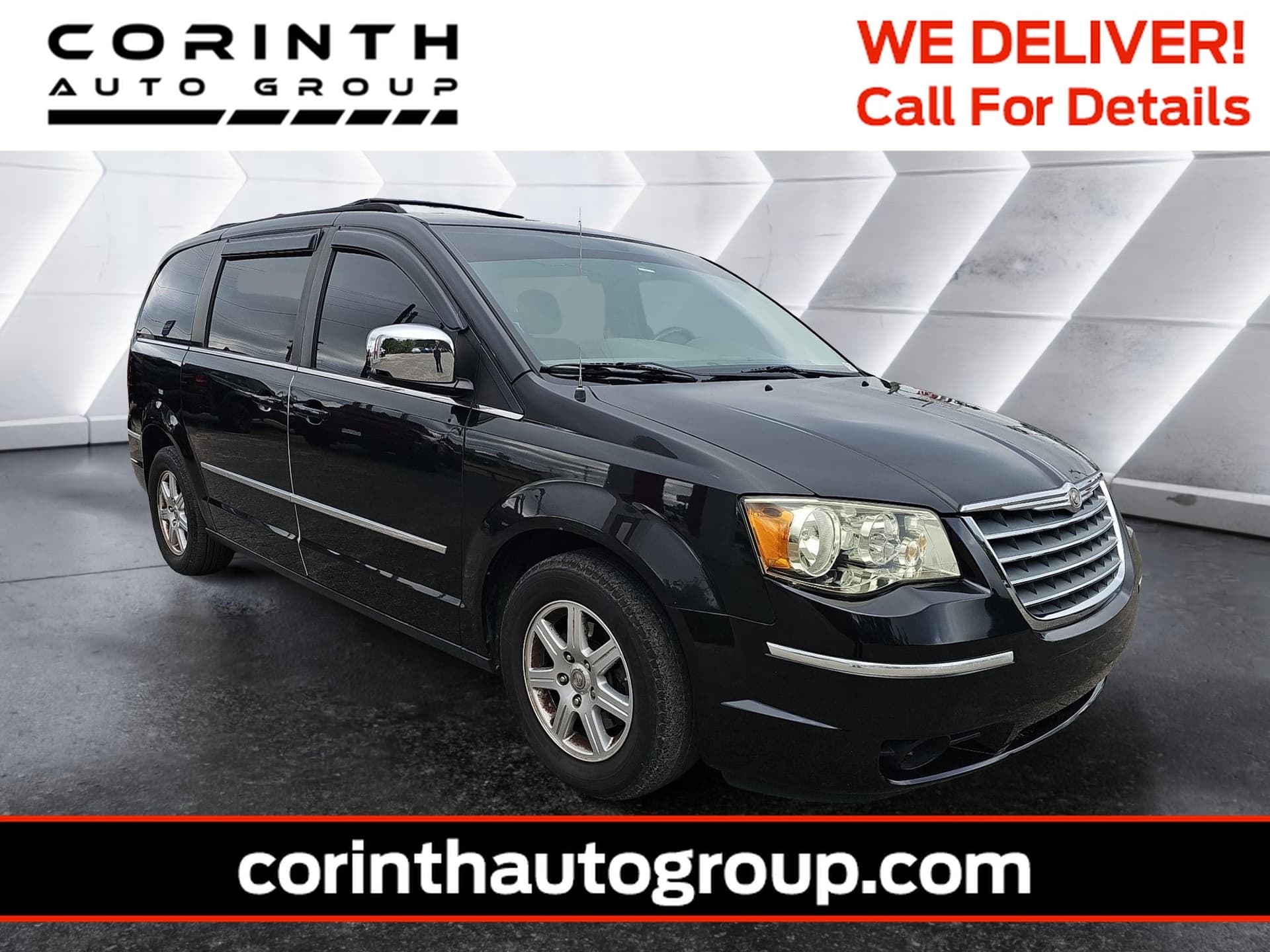 2010 Chrysler Town & Country Touring — photo 1 of 28
