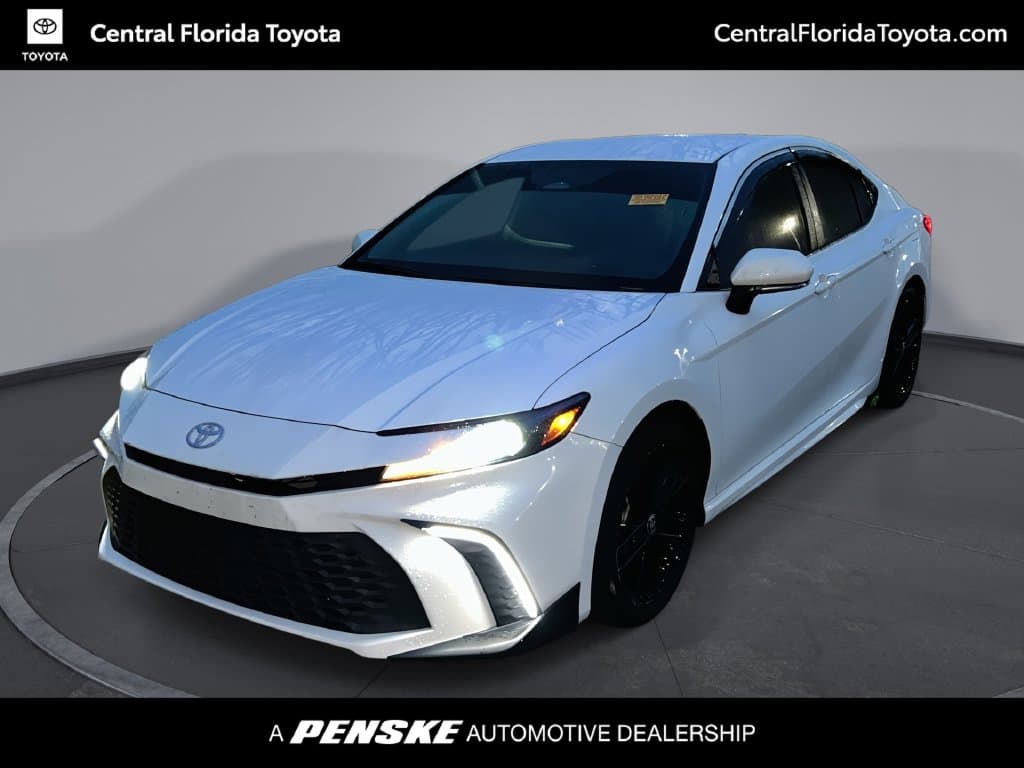 2025 Toyota Camry SE — photo 1 of 35