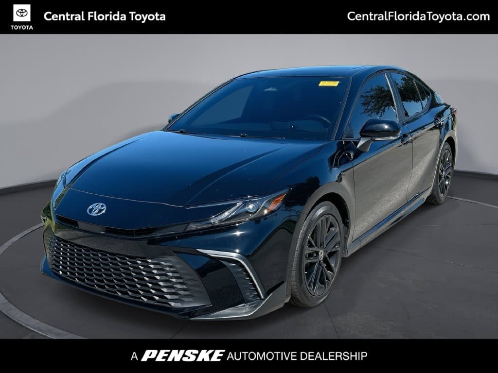 2025 Toyota Camry SE — photo 1 of 36