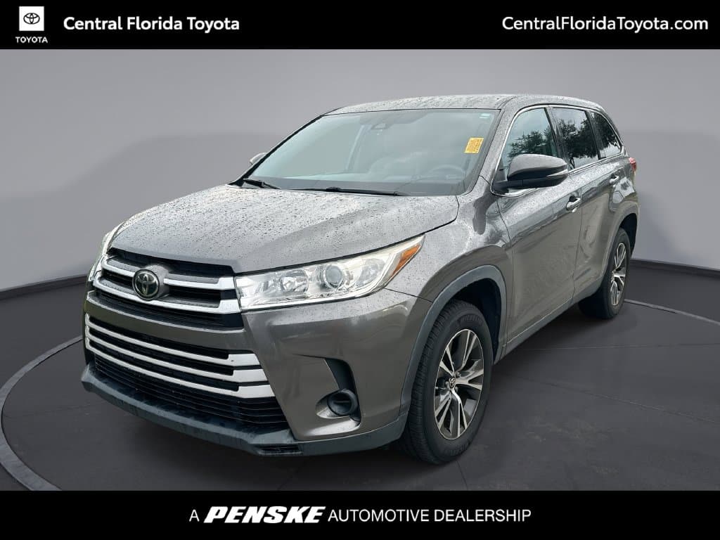 2019 Toyota Highlander LE — photo 1 of 31