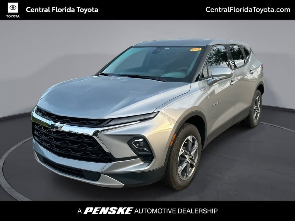 2025 Chevrolet Blazer LT — photo 1 of 32