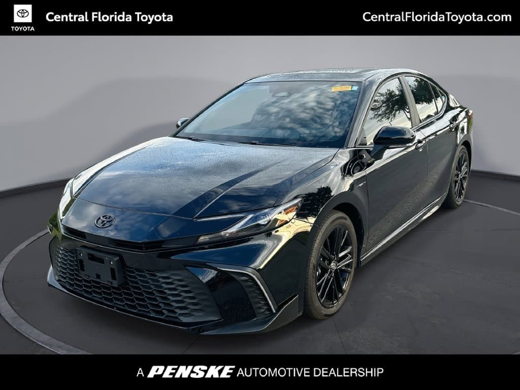 2025 Toyota Camry SE — photo 1 of 37