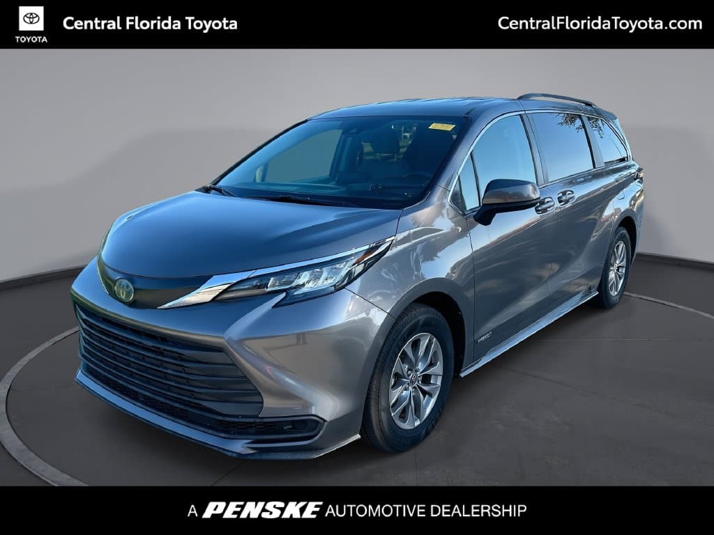 2021 Toyota Sienna LE — photo 1 of 34
