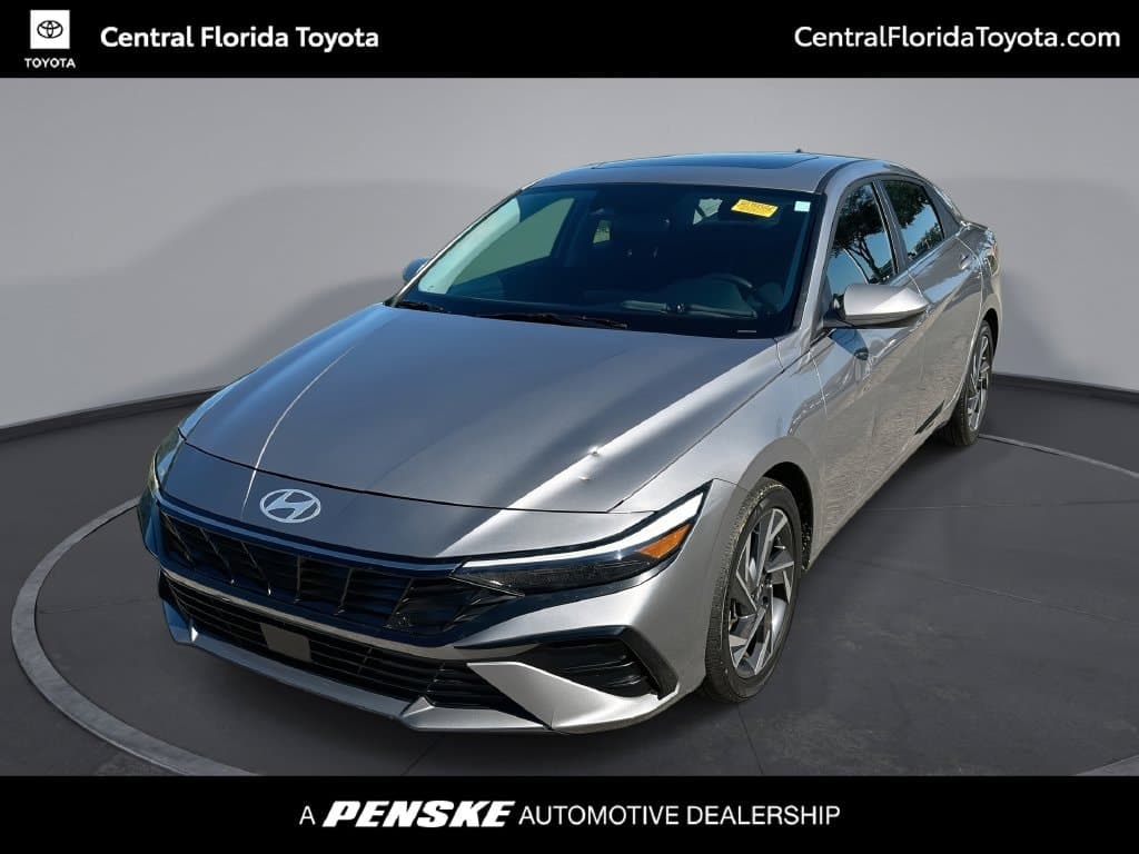 2024 Hyundai Elantra SEL — photo 1 of 35