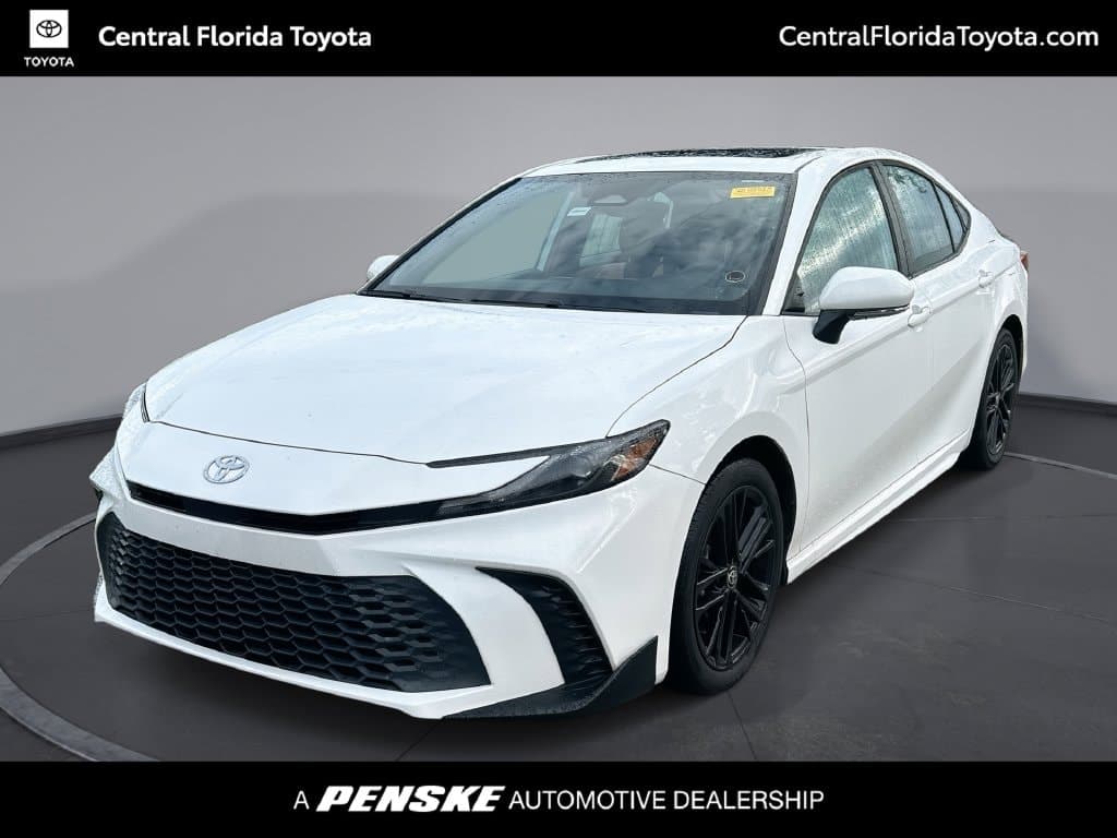 2025 Toyota Camry SE — photo 1 of 32