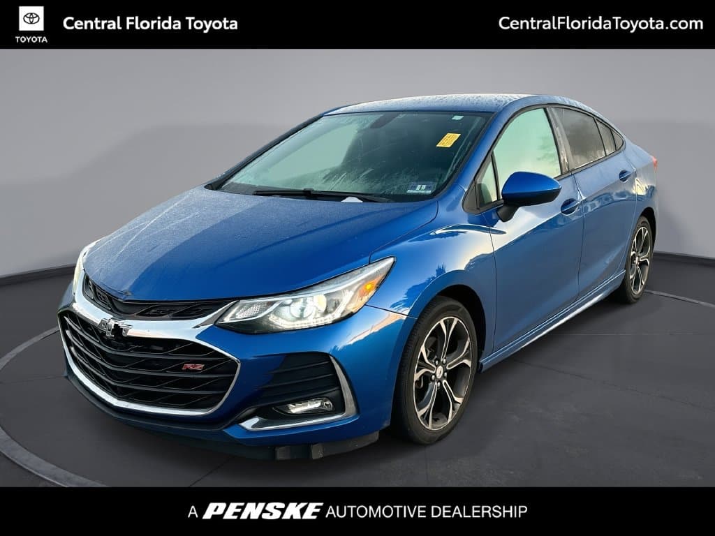 2019 Chevrolet Cruze LT — photo 1 of 32