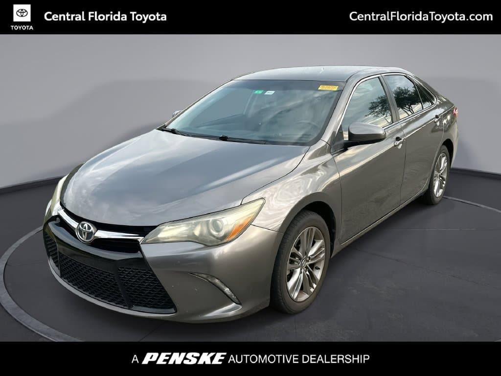 2016 Toyota Camry SE — photo 1 of 31