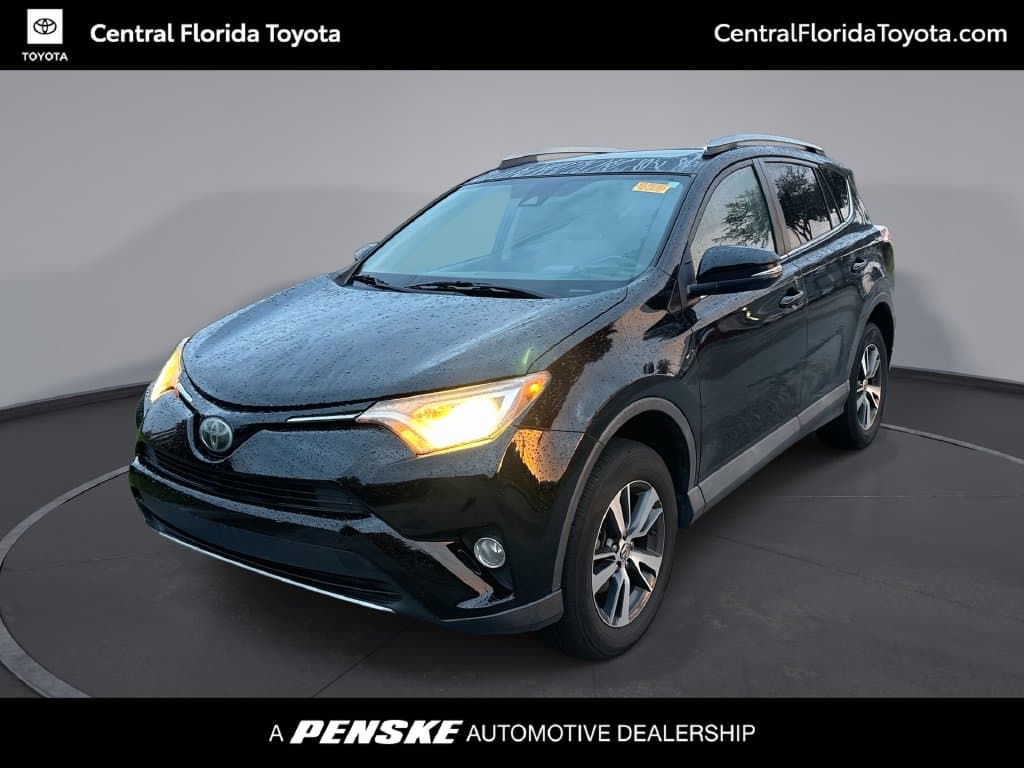 2018 Toyota RAV4 XLE — photo 1 of 33