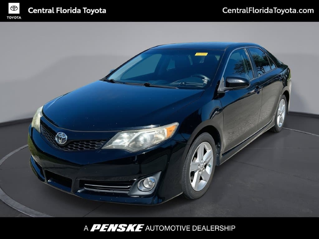 2014 Toyota Camry SE — photo 1 of 30