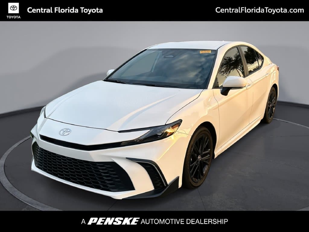 2025 Toyota Camry SE — photo 1 of 35