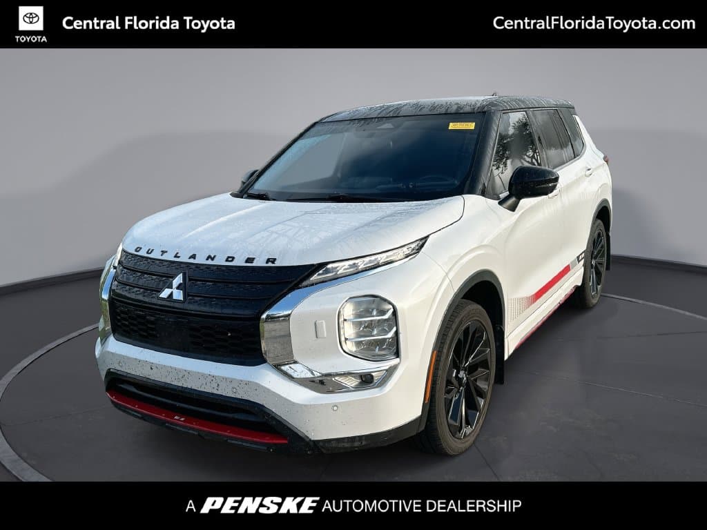 2023 Mitsubishi Outlander SE — photo 1 of 35