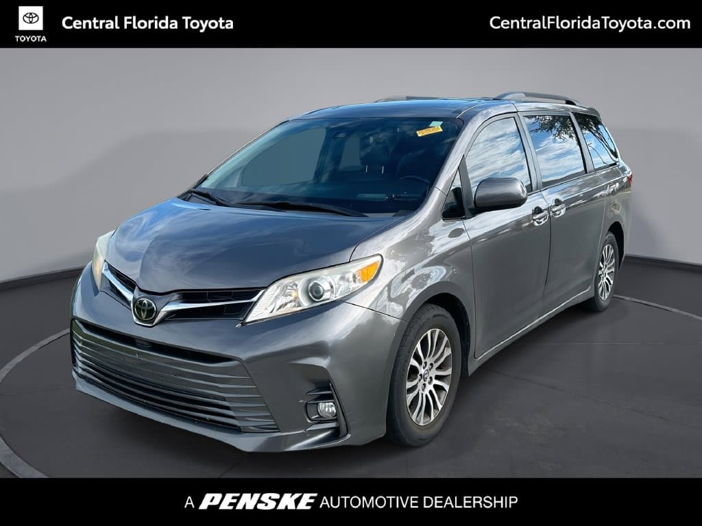 2018 Toyota Sienna XLE — photo 1 of 36