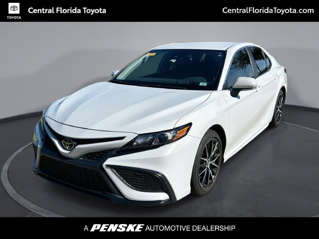 2024 Toyota Camry SE — photo 1 of 32