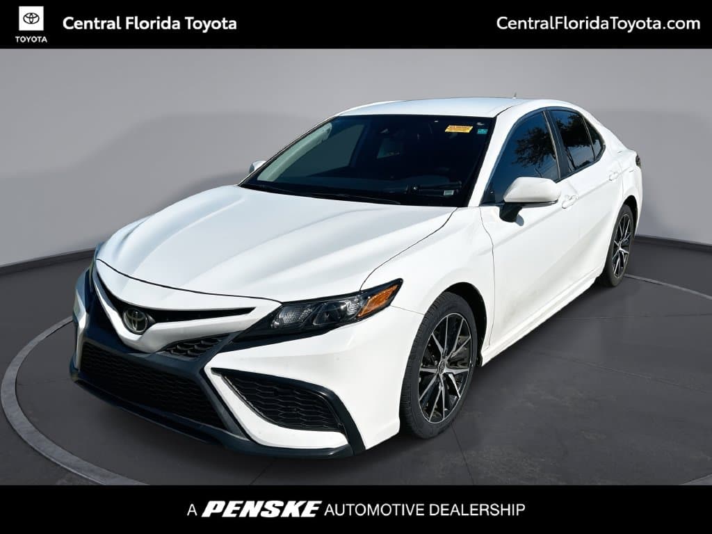 2023 Toyota Camry SE — photo 1 of 32