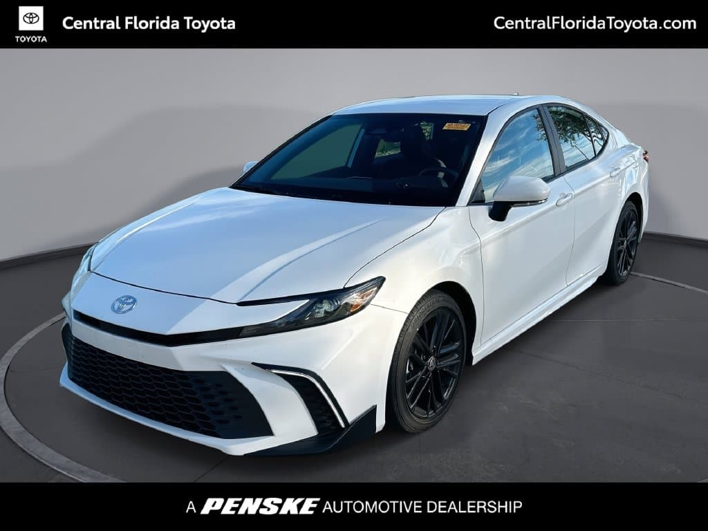 2025 Toyota Camry SE — photo 1 of 35