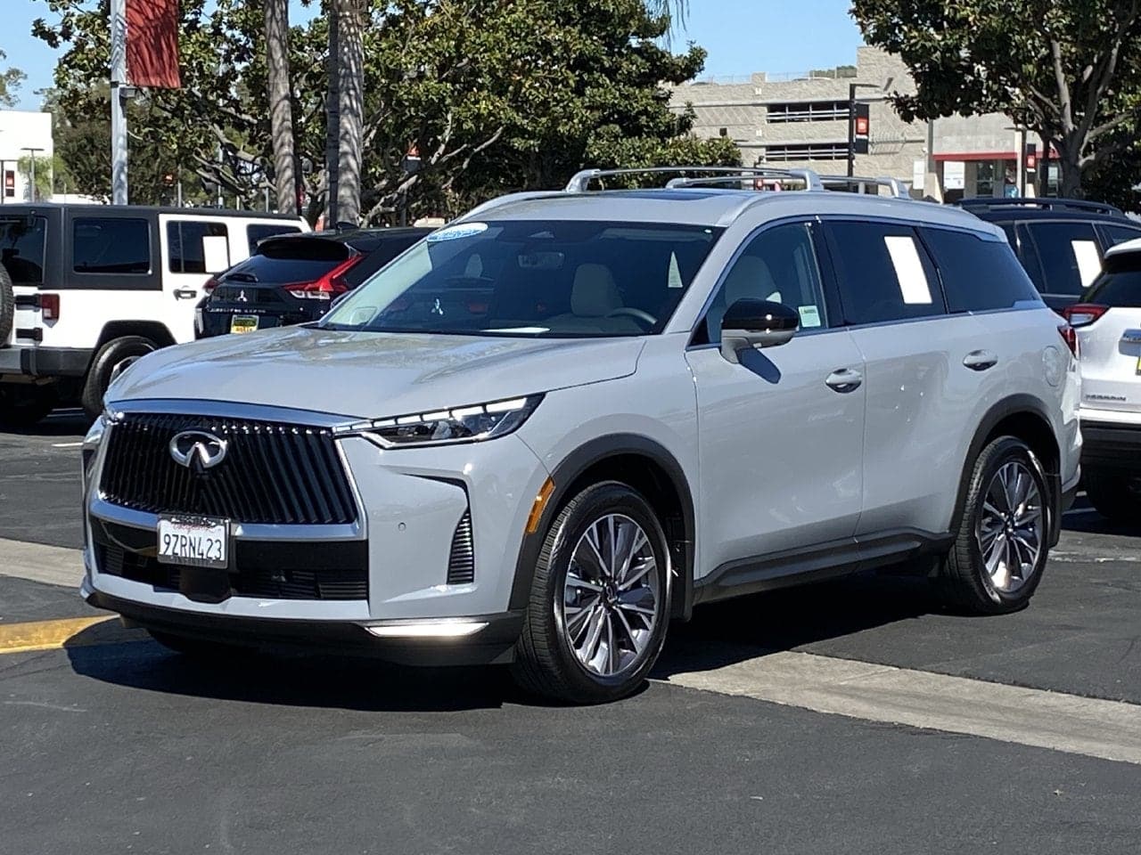 2027 INFINITI QX60 LUXE — photo 1 of 39