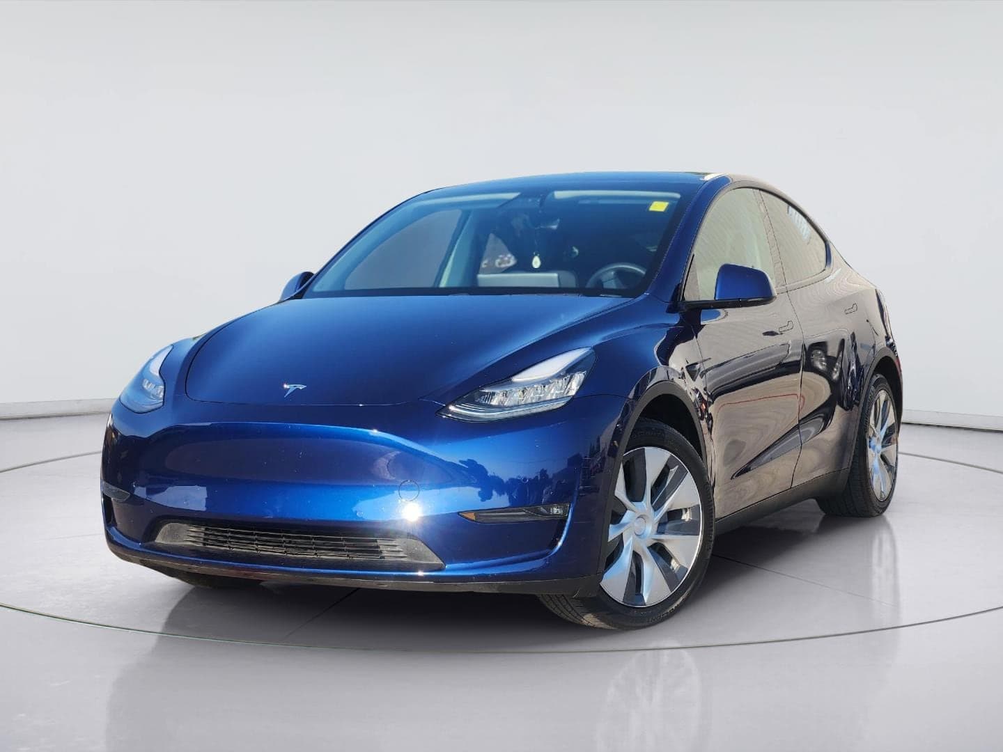 2021 Tesla Model Y Long Range — photo 1 of 32