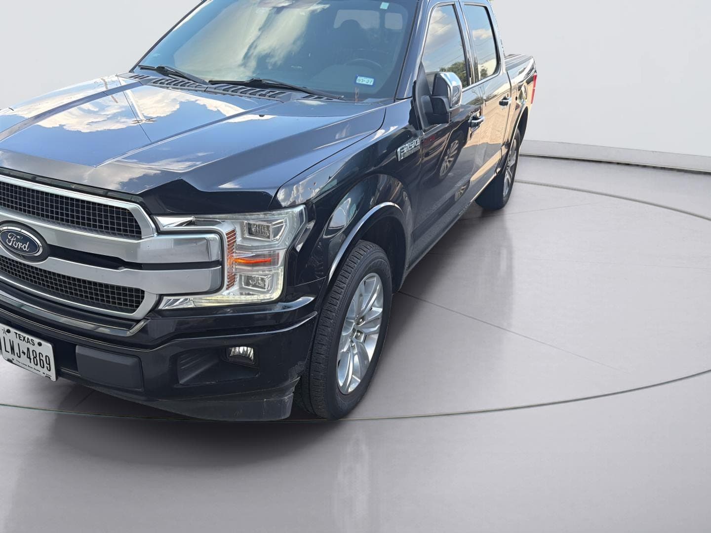 2019 Ford F-150 Platinum — photo 1 of 5