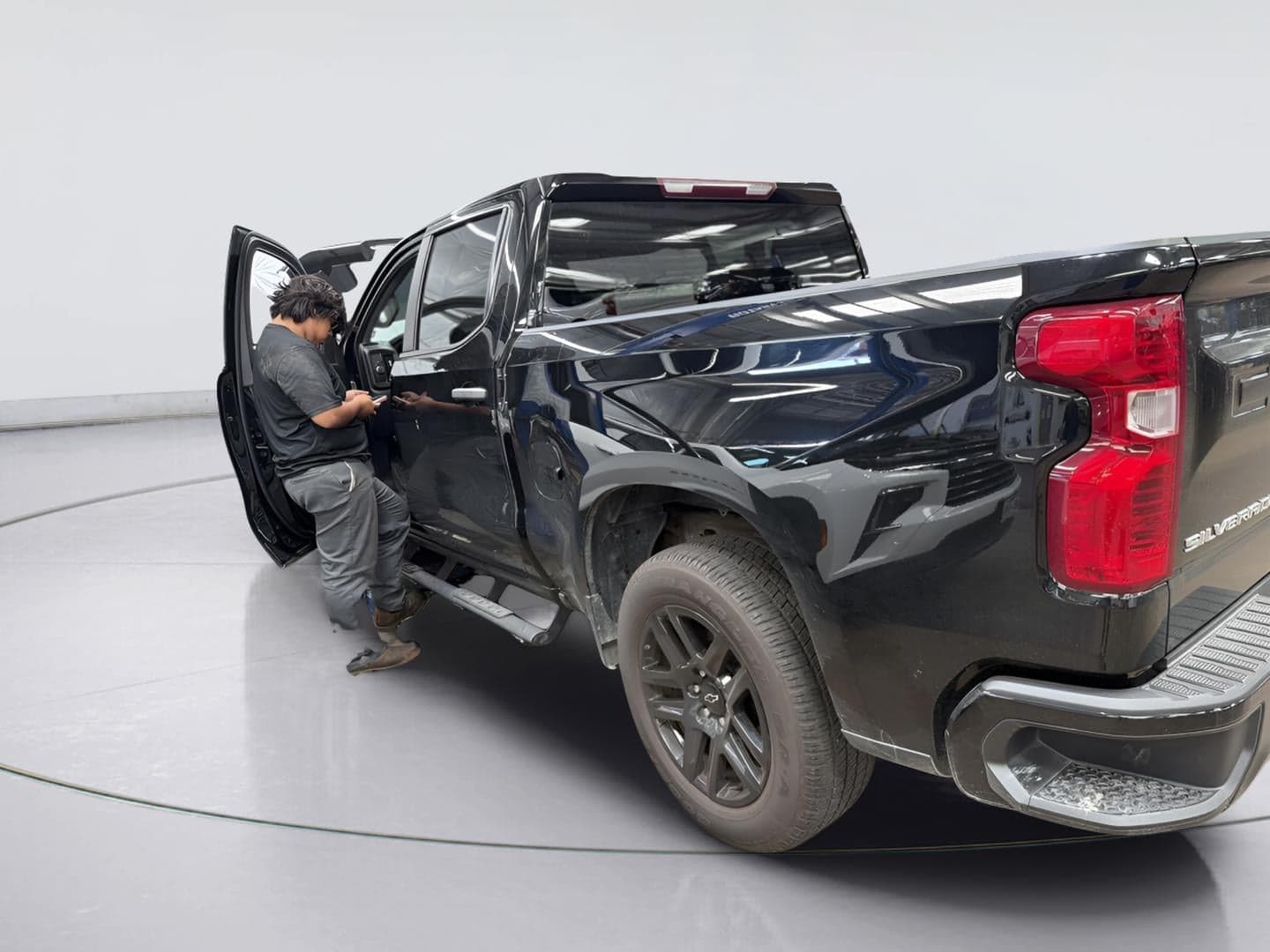 2023 Chevrolet Silverado 1500 Custom — photo 1 of 3