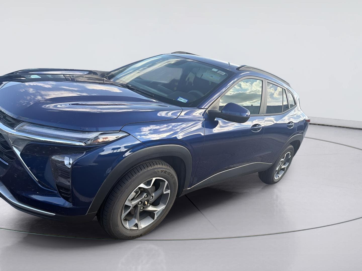 2024 Chevrolet Trax LT — photo 1 of 3