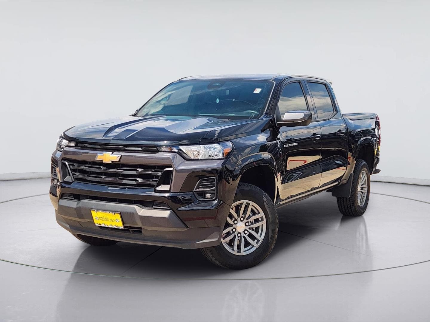 2024 Chevrolet Colorado 2WD LT — photo 1 of 33
