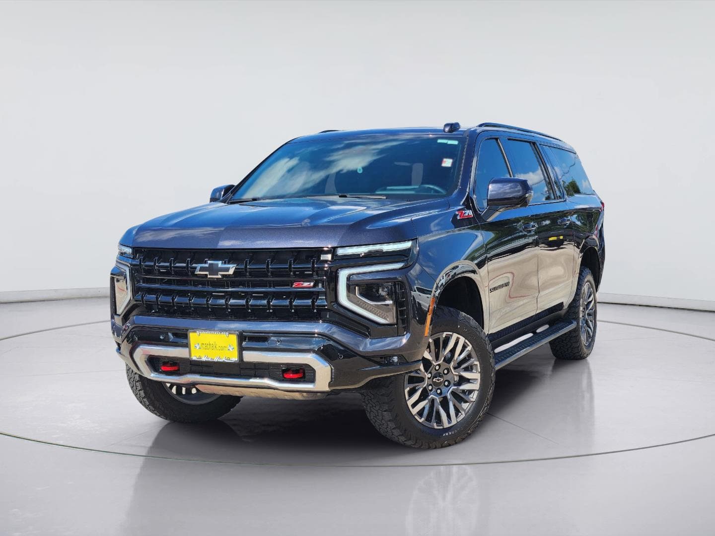 2025 Chevrolet Suburban Z71 — photo 1 of 35