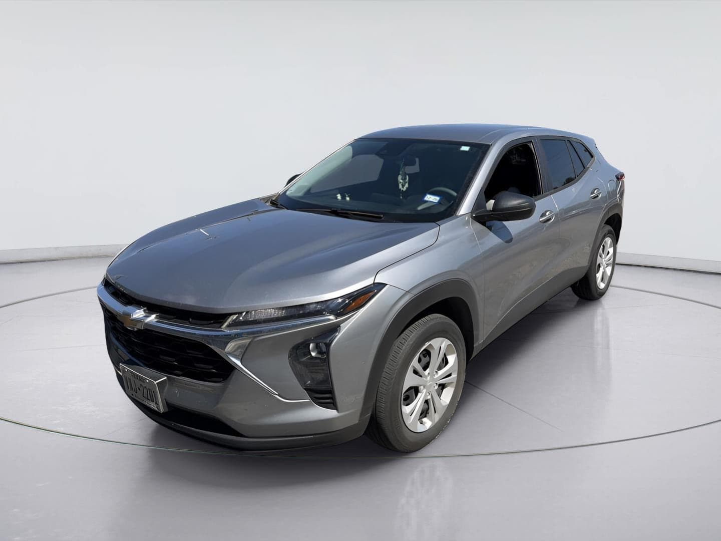 2025 Chevrolet Trax LS — photo 1 of 5