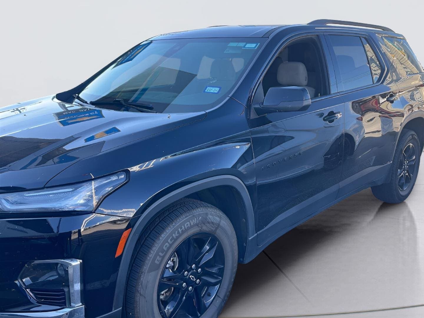2022 Chevrolet Traverse LS — photo 1 of 5